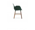 Minimalistyczny fotel na orzechowych nogach - FORM ARMCHAIR - od Normann Copenhagen