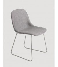Krzesło tapicerowane na płozach Fiber Side Chair Sled Base Muuto - różne kolory