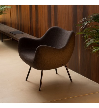 Fotel tapicerowany RM58 Soft H VZÓR - tkanina EVO, na nóżkach