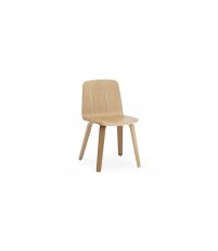 Krzesło JUST CHAIR od Normann Copenhagen - dębowe, 2 wersje kolorystyczne