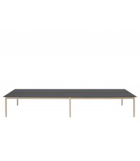 Stół biurowy Linear System Table Muuto - konfiguracja 2, czarny blat z nanolaminatu/ABS, dębowa podstawa