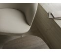 Fotel tapicerowany OSLO LOUNGE CHAIR SWIVEL BASE MUUTO - tkanina Vidar 146, obrotowa podstawa w kolorze szarym