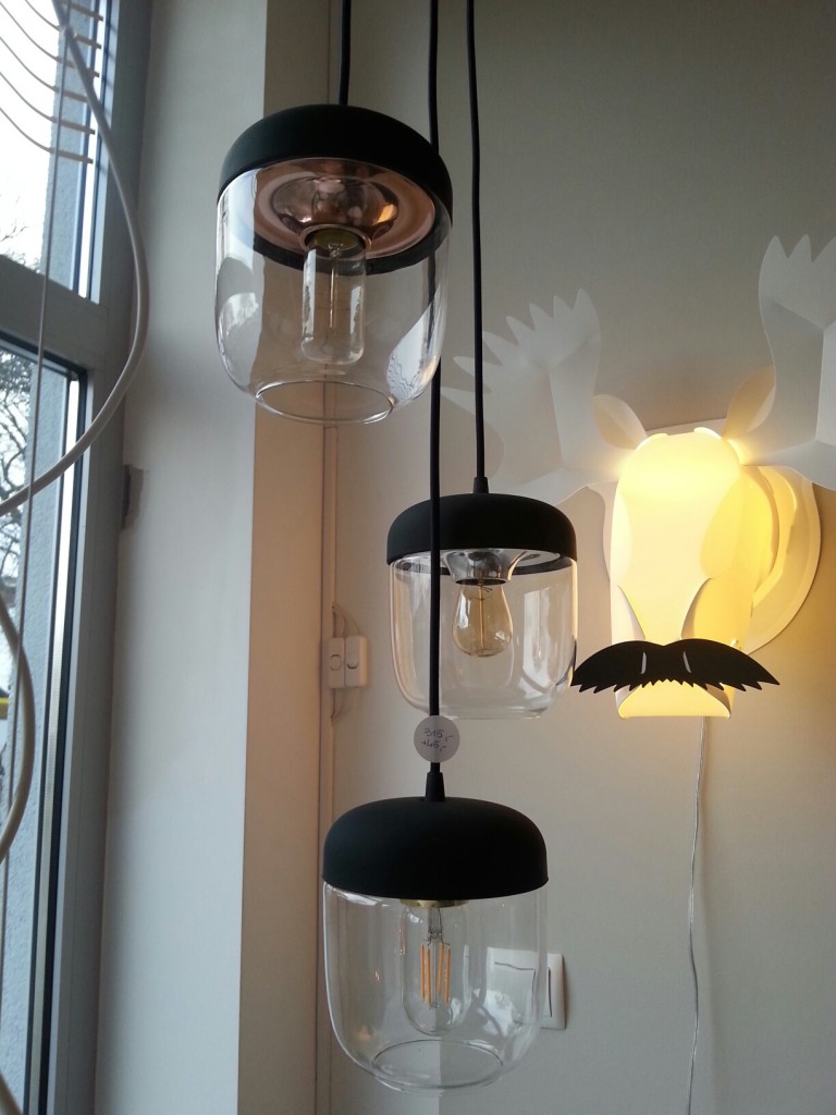 Lampy Acorn w Schowroomie Pufa Design